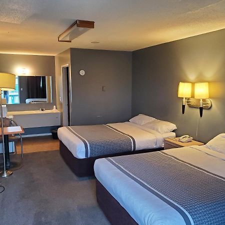 Wild Rose Country Inn グランド・プレーリー エクステリア 写真